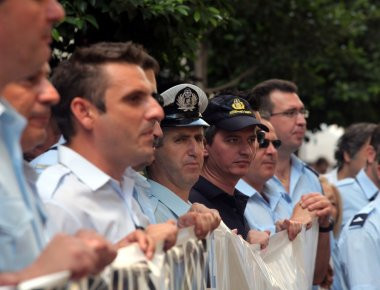 Νέο «μαχαίρι» στις συντάξεις των ένστολων